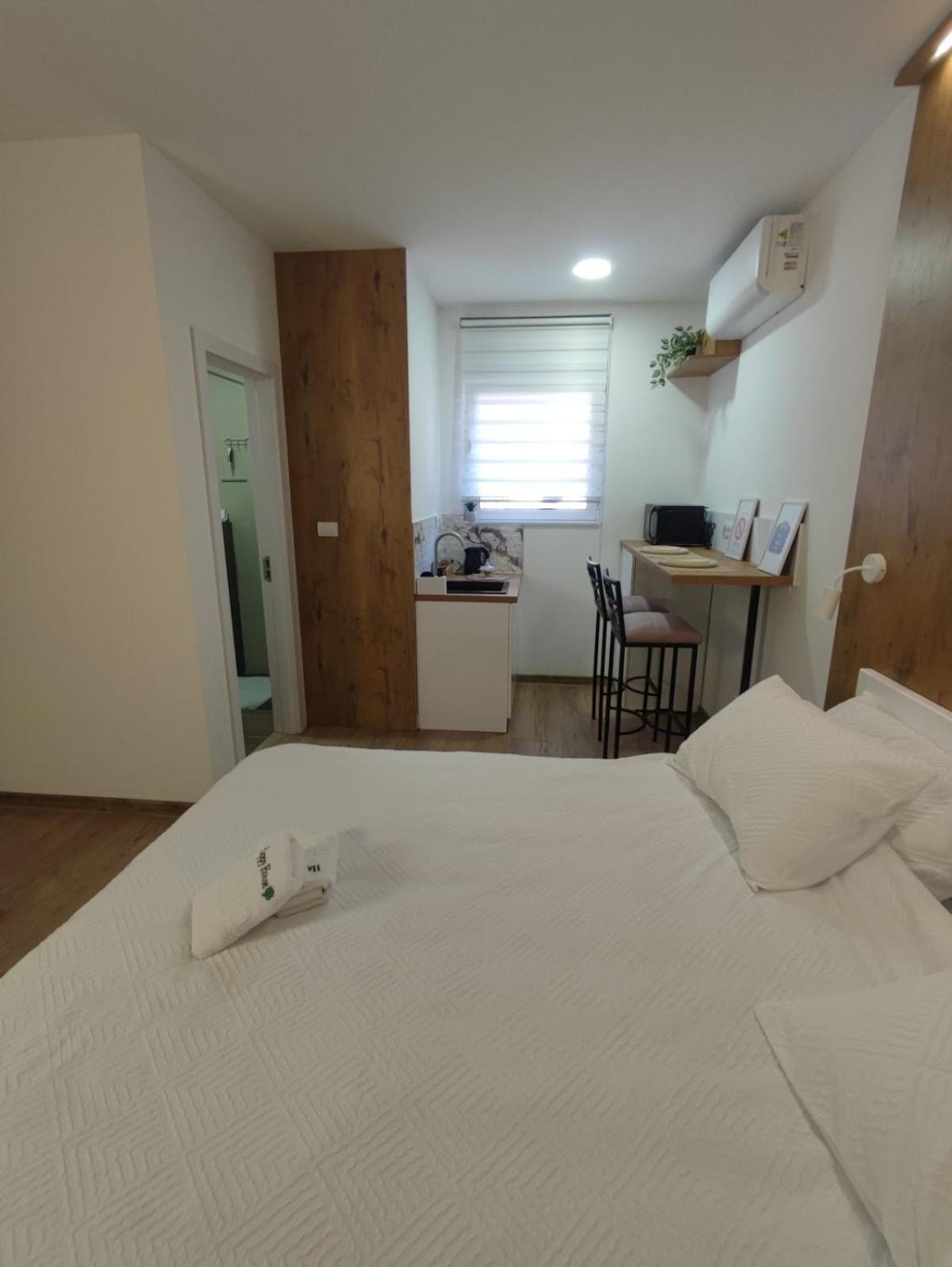 Apartmani Happy House Surcin Exterior photo